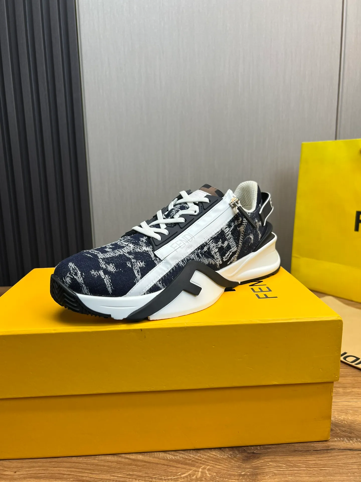 Men's shoes 💰500💰 Fendi [Fendi] hot style is on the market 🔥Fashionable casual men's shoes 🔱 Made of original brand fly knit fabric. Original cowhide + breathable mesh lining + sheepskin feet. Perfect shape and top quality, you deserve it 🔜Original rubber outsole, ultra-light, non-slip and wear-resistant 👣 Standard size 38-44